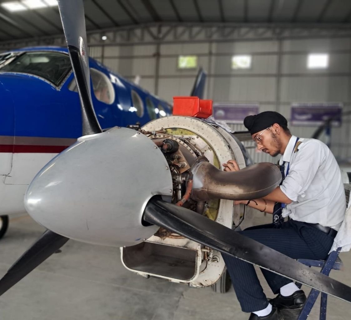Aircraft and Spacecraft Technology
